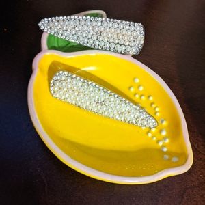 👋 3 x $15👋 🍋🍋 Pearl and rhinestone hair clips